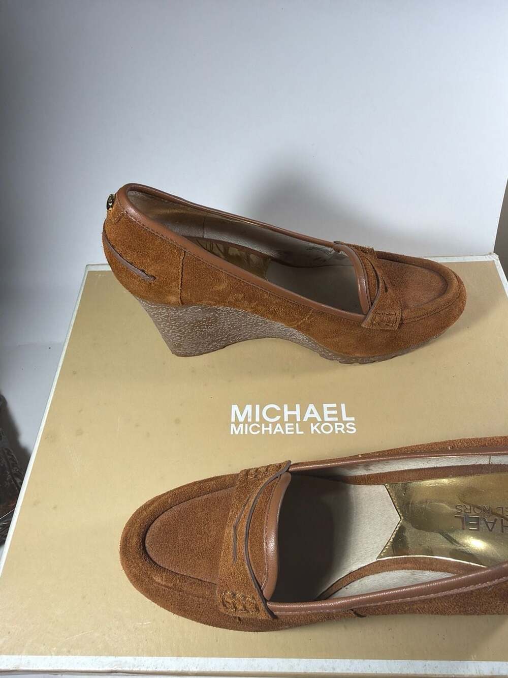 Nina Originals Tan Suede and Patent Leather Brogue Lace-Up Oxford Heels